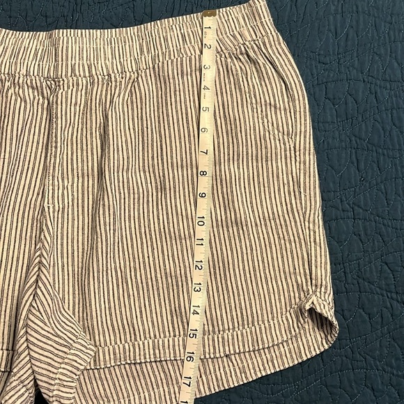 Maurice’s linen/rayon striped shorts; worn once, like new, Size 20W. - Picture 3 of 7